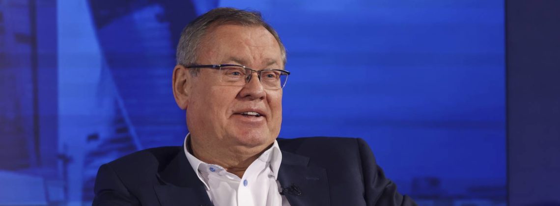 Глава ВТБ предложил создать международную правовую базу для защиты финсектора от давления