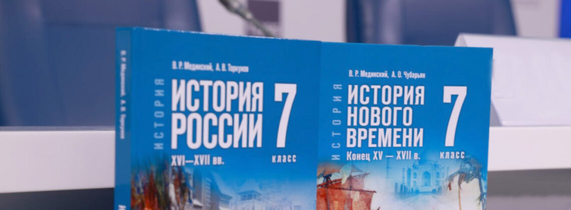 Норильских школьников обеспечат бесплатными учебниками