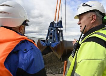 «Норильсктрансгаз» укрепляет подводные газопроводы на Енисее