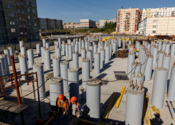 В фундамент новой поликлиники в Талнахе установили 750 свай