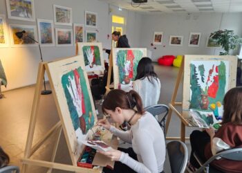 Ученики Норильской детской художественной школы провели осенний пленэр в Дудинке