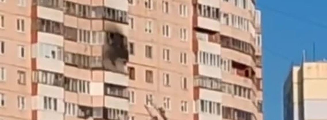 На Енисейской в Норильске загорелась квартира