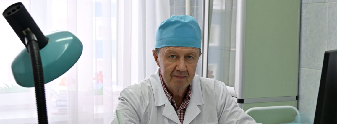 Всего через два года отоларинголог Виктор Гаранжа отметит 50 лет работы в Норильске