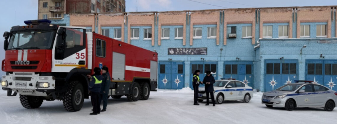 В Норильске проверили, как водители пропускают пожарные машины
