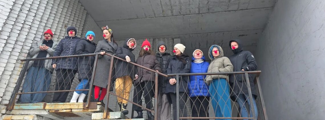 Норильские «Смехотерапевты» пополнились семью новичками и впервые вышли в город в красных носах