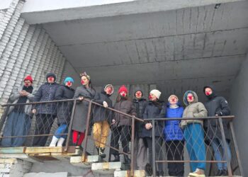 Норильские «Смехотерапевты» пополнились семью новичками и впервые вышли в город в красных носах