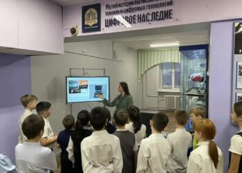 В норильской школе создали живую выставку семейных артефактов