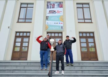 В Норильске встретили победителей «Лиги будущих чемпионов 40+» Ночной хоккейной лиги