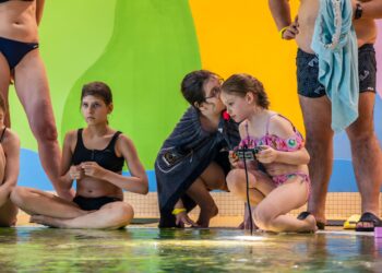 Под водой с пультом: в «Тропикане» норильчане освоили управление дронами