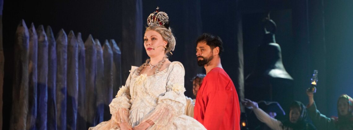Театральный сезон Маяковки завершила премьера гибридного спектакля «Капитанская дочка»