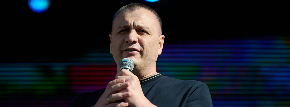 Руководители города и ЗФ «Норникеля» поздравили со сцены норильчан с Днём города, Днём металлурга и Днём компании