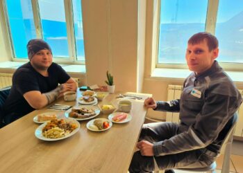 От тартара до шашлыка из сёмги: чем угощают в столовых «Норникеля» в честь Дня металлурга