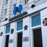 Фасад управления «Норникеля» в Норильске украсили макеты четырёх орденов компании