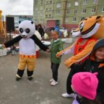 Новая детская площадка открылась в Кайеркане — подарок к 70‑летию района