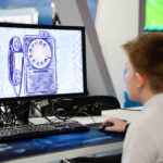 Телефоны на уроках в школе под запретом с 1 сентября