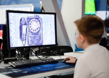 Телефоны на уроках в школе под запретом с 1 сентября