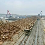 В Заполярном транспортном филиале идёт отгрузка накопленного зимой металлолома