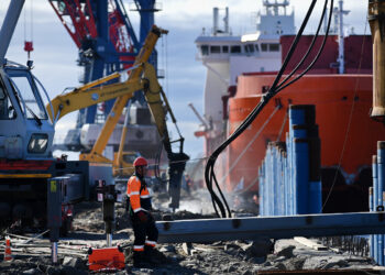 В Дудинском порту началась реконструкция двух морских причалов – М-2 и М-3