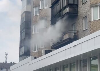 Пожарные спасли двоих человек в Норильске