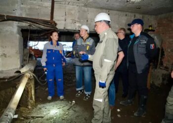 Глава Норильска проверил работы по сохранению исторических домов на Ленинском проспекте