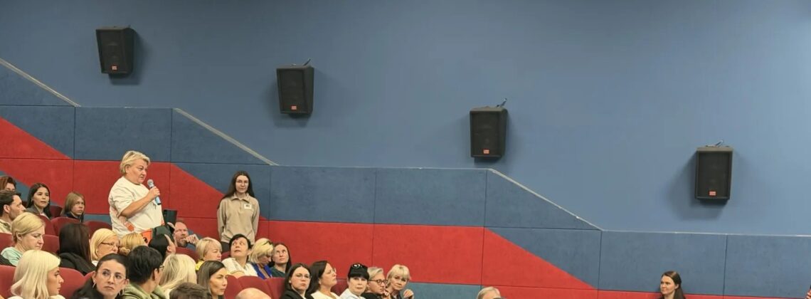 Автобусы, вывоз мусора и освещение: о чём жители Талнаха спросили главу города