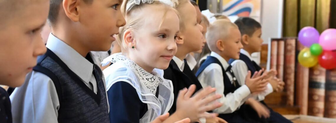 Как помочь ребёнку снова привыкнуть к школе, рассказала психолог