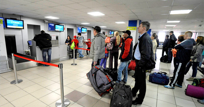 Из-за печати в загранпаспорте женщине отказали в выезде за пределы РФ