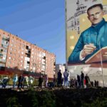 Больше 200 деревьев высадили в Центральном районе Норильска участники субботника по озеленению города