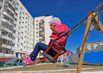Самые опасные предметы, которые проглатывают дети, перечислил педиатр