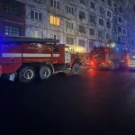 Спасатели вывели из горящего дома в Норильске 11 человек, включая двоих детей
