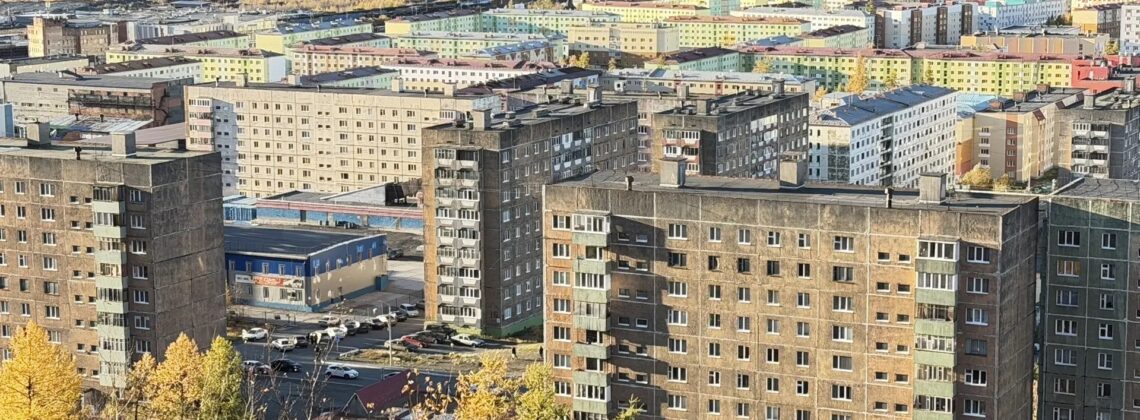 В Талнахе перекрыли улицу Спортивную из-за реконструкции коллектора