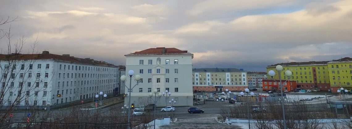 Норильск превратился в каток: выходные обещают быть снежными и ветреными