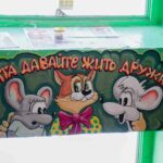 Норильчанин нашёл способ раскрасить полярную ночь – расписал подъезд