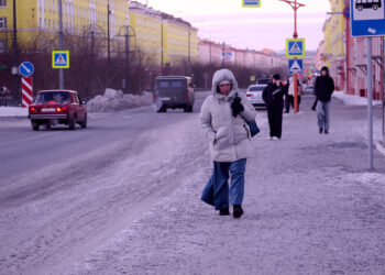 Двум приглашённым педагогам из норильского бюджета выплатят подъёмные за счёт Снежногорска