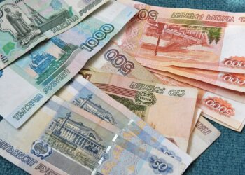 Сотрудники уголовного розыска и банка спасли деньги норильчанке