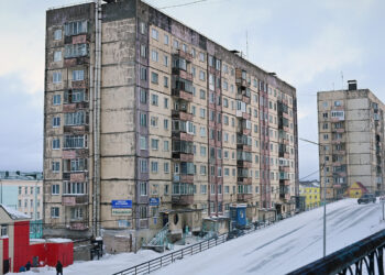 Более 17 млн рублей власти потратят из бюджета на выплаты жителям аварийных домов в Норильске