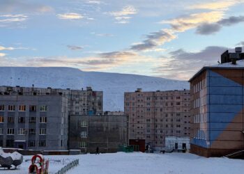 Метель и ветер до 18 метров в секунду накроют Норильск в выходные