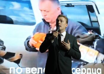 Жители Норильска помогли московскому артисту не сорвать концерт и стали героями песни