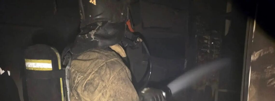Помещение лифтовой службы горело на Хантайской улице в Норильске