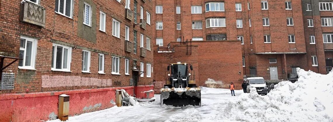 За уборку снега во дворах Норильска отвечают управляющие компании