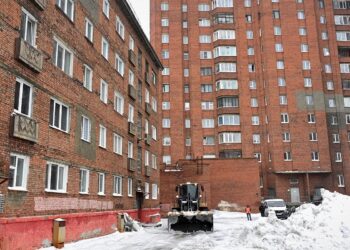 За уборку снега во дворах Норильска отвечают управляющие компании