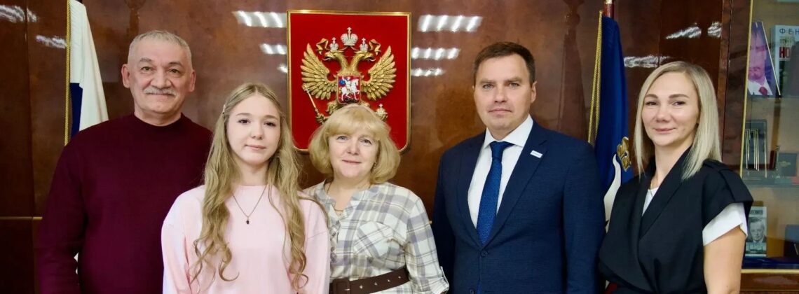 Супругам из Норильска с 43-летним стажем вручили медаль «За любовь и верность»